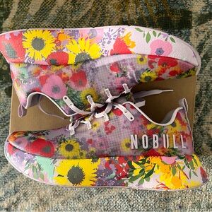 Super bloom translucent floral runner plus